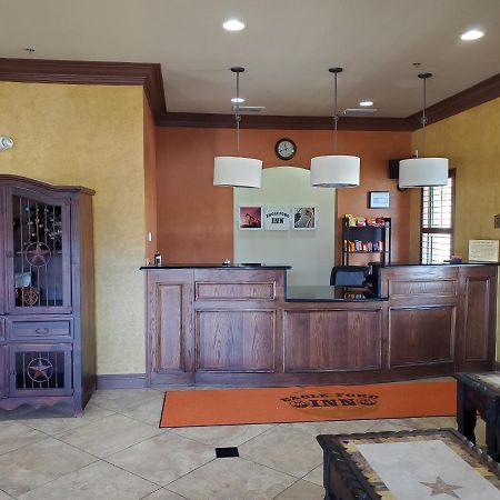 Eagle Ford Inn Floresville Exterior photo